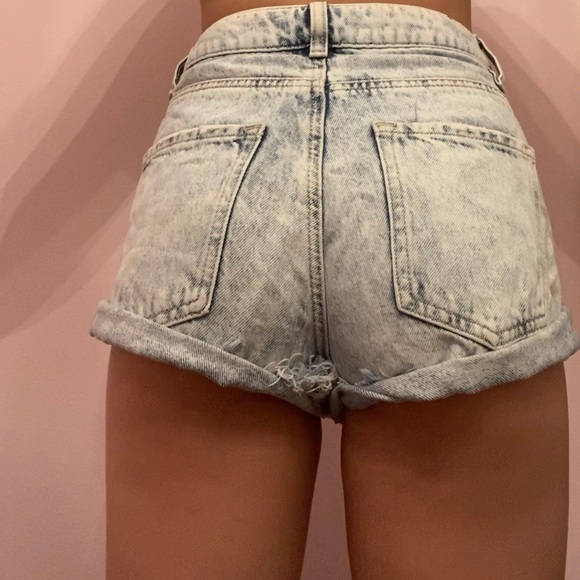 Garage Denim, Mom shorts, in a size 0/24. Copper button + blueish white wash. - Picture 8 of 8